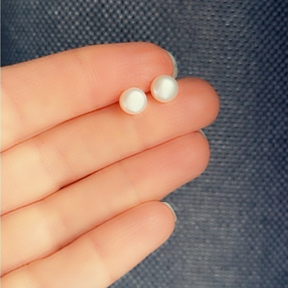 Sterling Silver Freshwater White Pearl Stud Earring 9mm - Picture 10 of 11